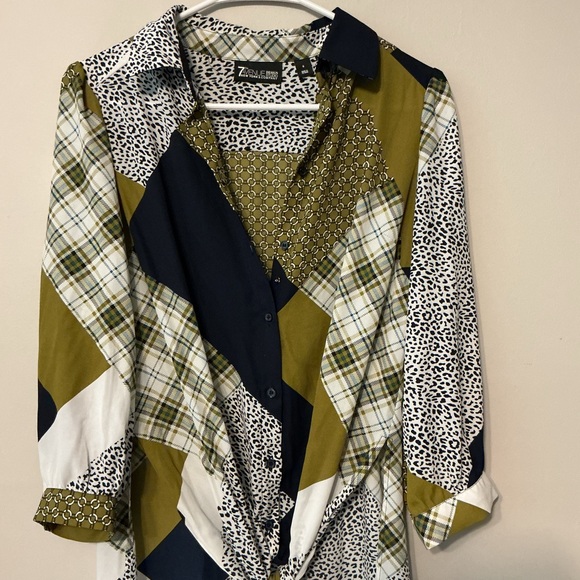 New York & Company Patterned Long Blouse - Picture 5 of 9